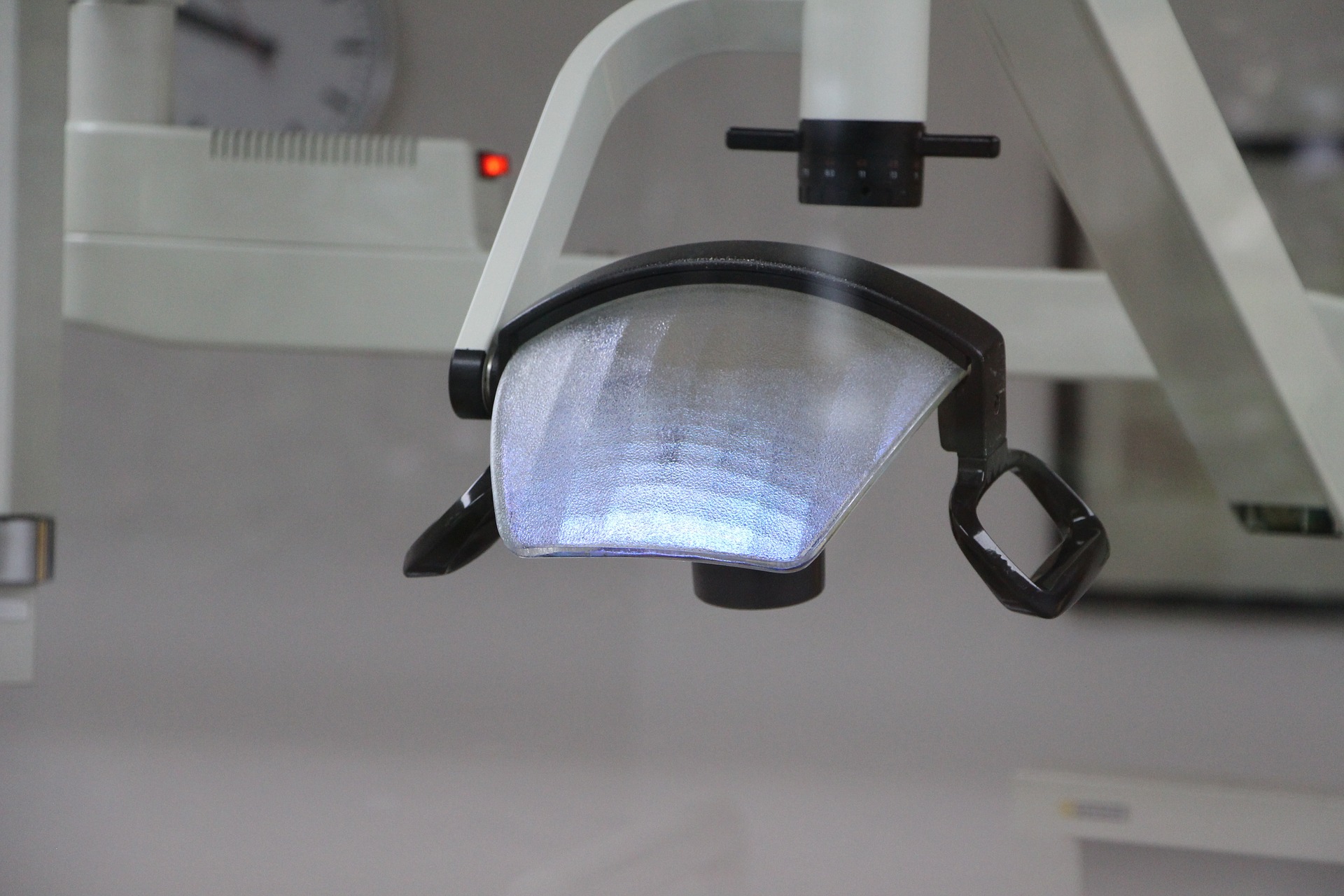 Kiedy potrzebne jest leczenie kanałowe w gabinecie dentystycznym w Piotrkowie Trybunalskim?